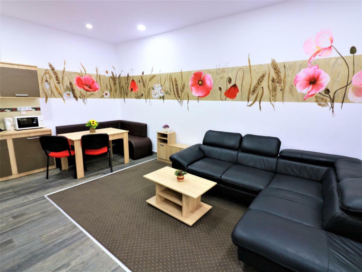 Apartment Flowers House *